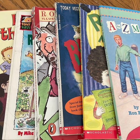 8 Children Books - Picture 1 of 9
